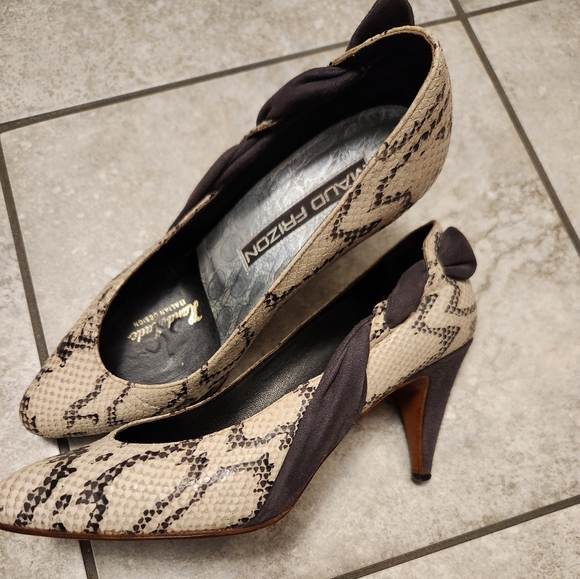 Vintage 1980s Maud Frizon high heels, snake skin design, grey/white, size 6 - Picture 2 of 3